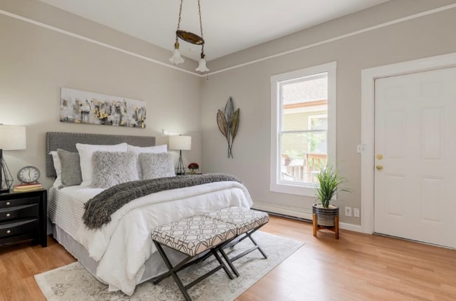 Building Photo - 688 Monroe St