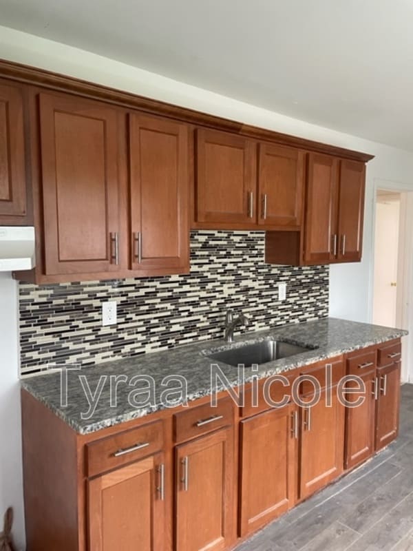 Building Photo - 19365 Kingsville St