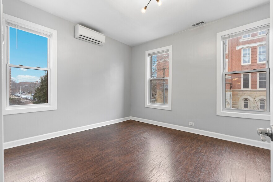 Building Photo - 2619 W Hirsch St