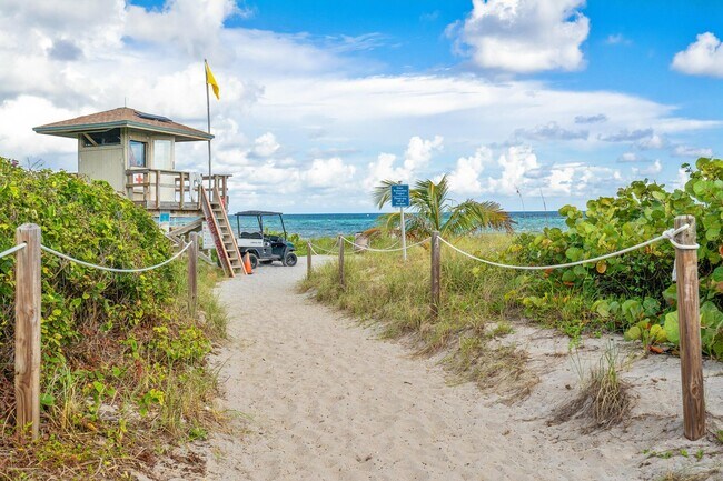 Building Photo - 951 De Soto Rd