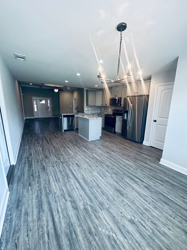 Building Photo - 604 Broderick Cir