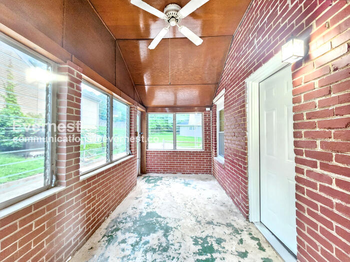 Building Photo - 2672 Northview Ave