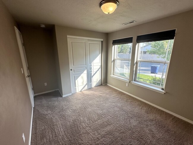 Building Photo - Horn Rapids House for Lease!