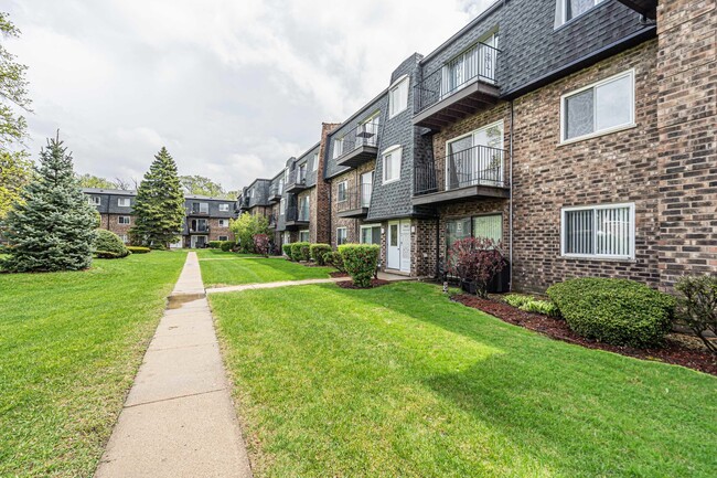 Building Photo - 9405 Bay Colony Dr