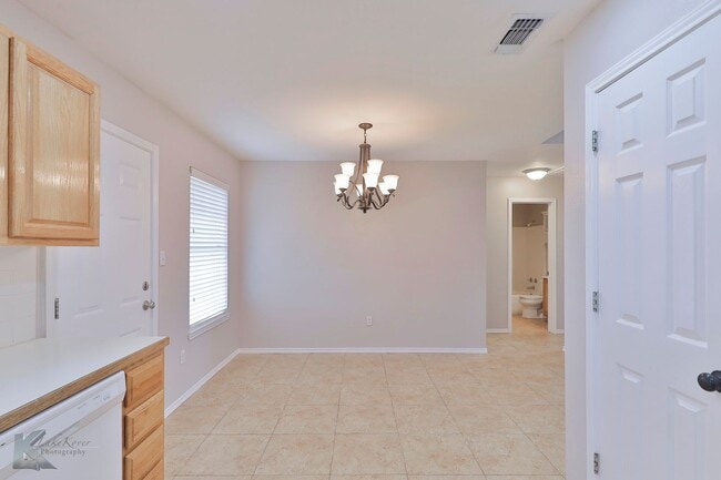 Building Photo - Great 3 bedroom 2 bath home in Wylie district.