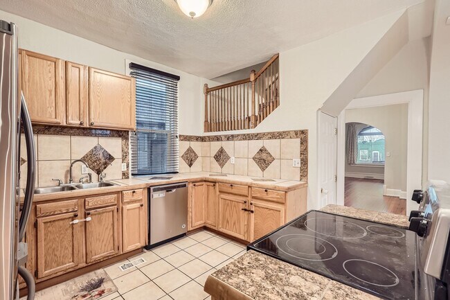 Building Photo - LOCATION! Blocks to Bronco's Stadium, light rail, park, Sloan's Lake.  ALL Utilities Included! Ov...