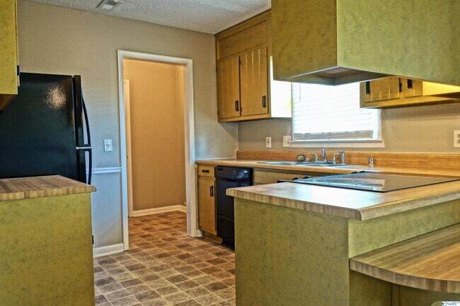 Building Photo - 2217 Villaret Dr SW