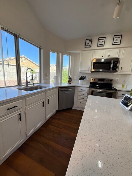 Building Photo - 8868 W Greer Ave