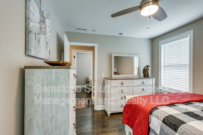Building Photo - 1406 Lillian St