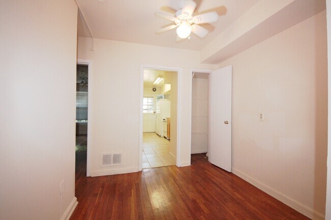 Building Photo - 218 10th St NE