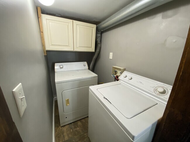 Building Photo - 223 Gregory St