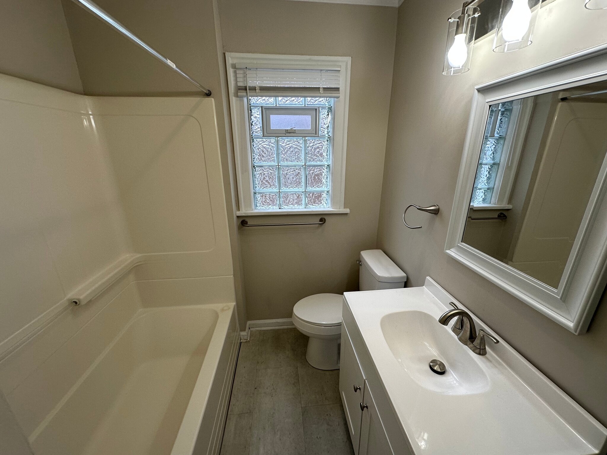 Building Photo - 2886 Norwood St