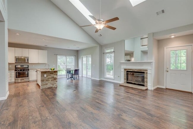 Building Photo - 6515 Fairgreen Dr