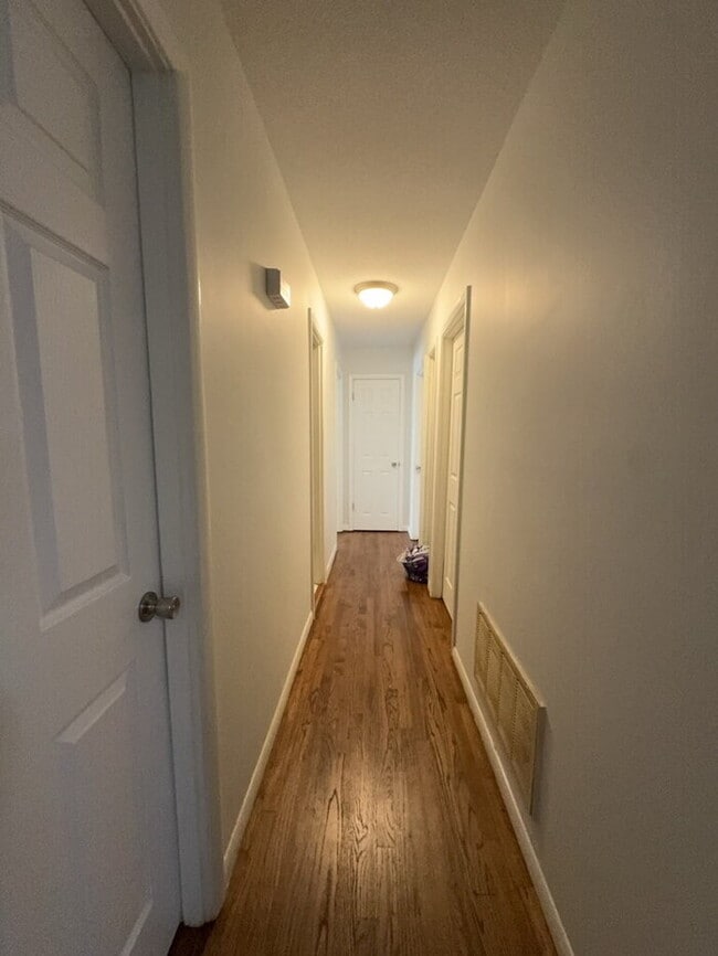 Building Photo - "Charming 3-Bed, 2-Bath Home at 109 Calhoun Ave: Your Serene Retreat in Pendleton!"