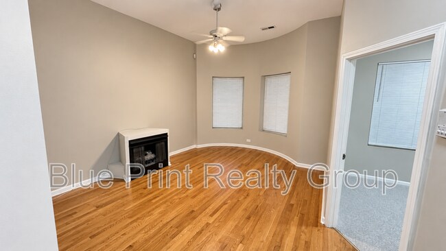 Building Photo - 4712 S St Lawrence Ave