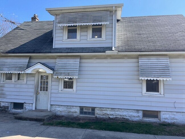 Building Photo - 4 Bed - 1.5 Bath - Single Family Home in Lorain