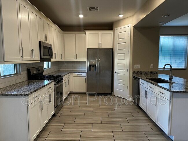 Building Photo - 16562 W Charlotte Dr