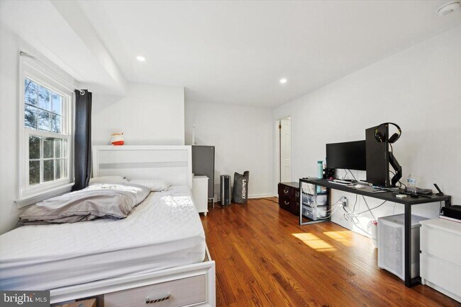 Building Photo - 25 N Buck Ln