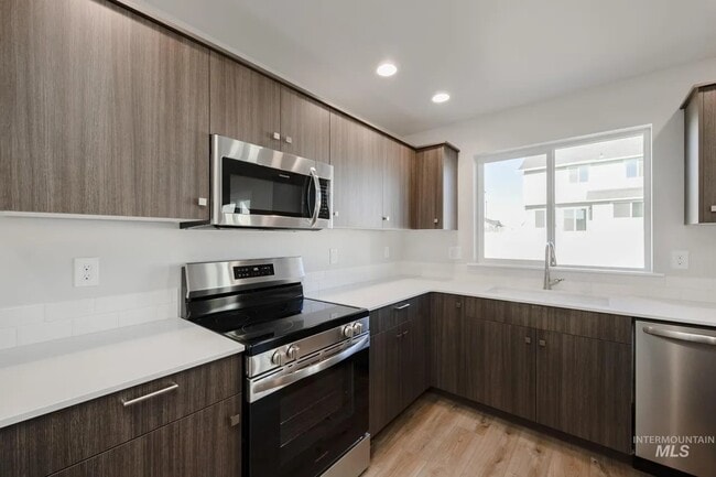 Building Photo - 812 Strike Eagle St