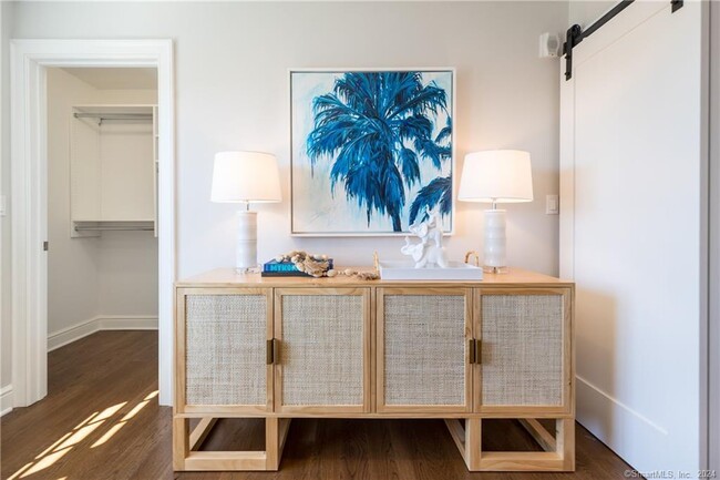 Building Photo - 201 Main St