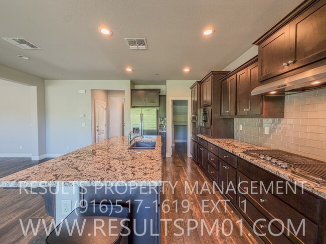Building Photo - Beautiful Spacious El Dorado Hills Home in gated community
