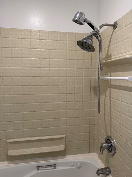 Building Photo - 807 W 40th St