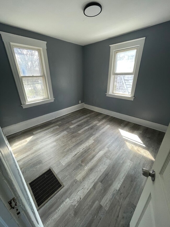 Building Photo - Great 2 Story 3 bedroom Section 8 accepted