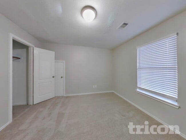 Building Photo - 21207 Woodland Green Dr