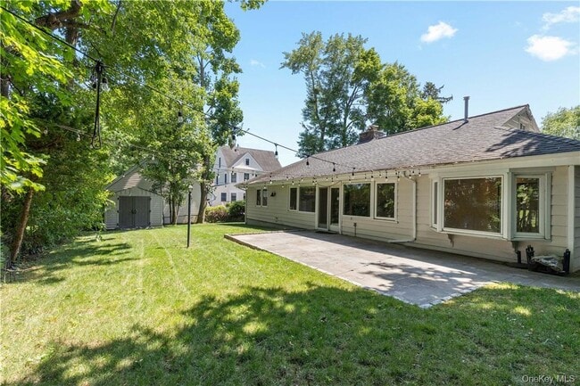 Building Photo - 17 Soundview Ave