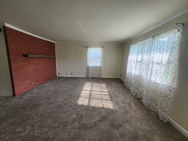 Building Photo - 3 Bedroom 2 Bath Condo Near Honey Creek Co...