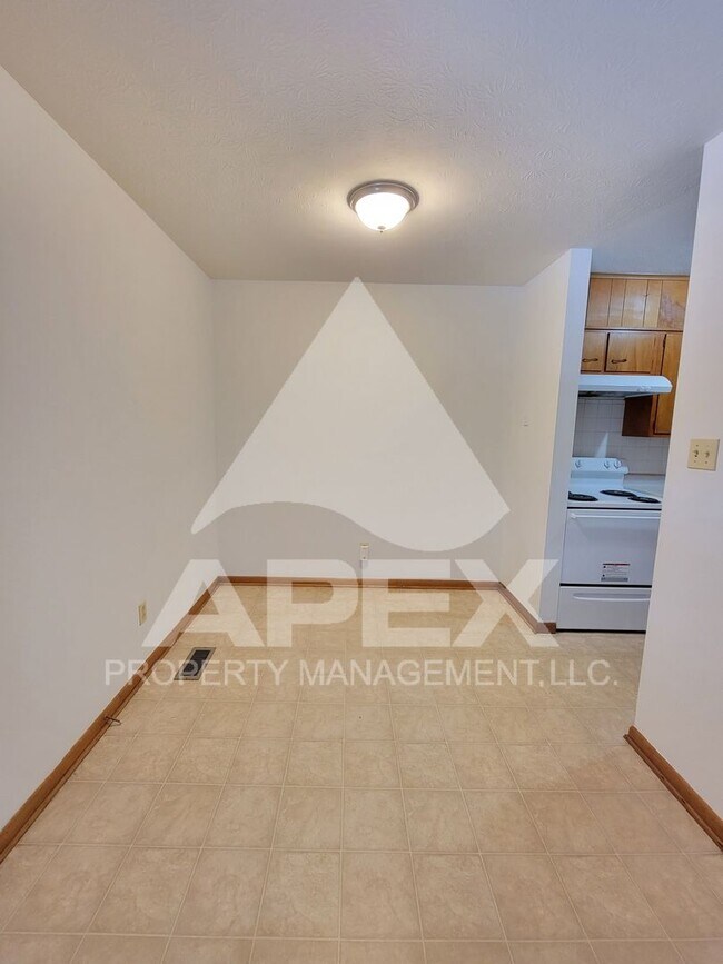 Building Photo - MOVE-IN SPECIAL, $1 RENT!! - Spacious Ground Floor 1 Bd - 1Ba Apartment in Fountain City! W/D Hoo...