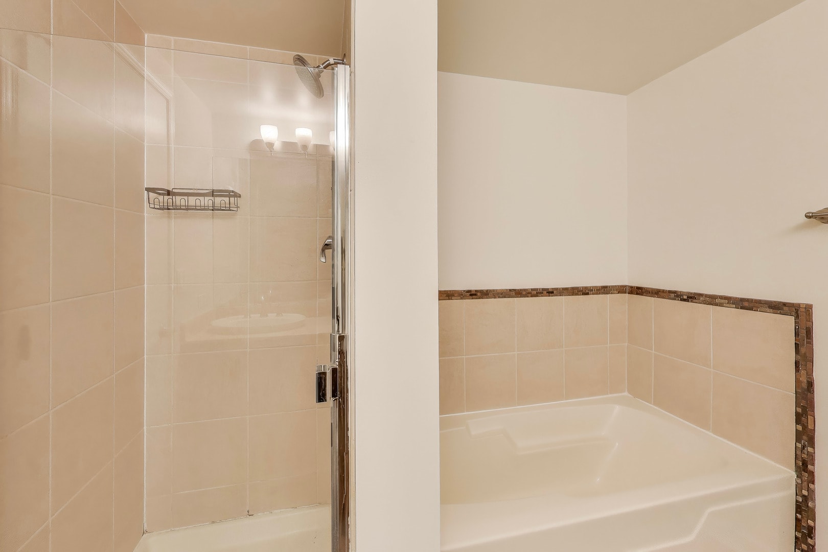 Building Photo - 5 E 14th Pl