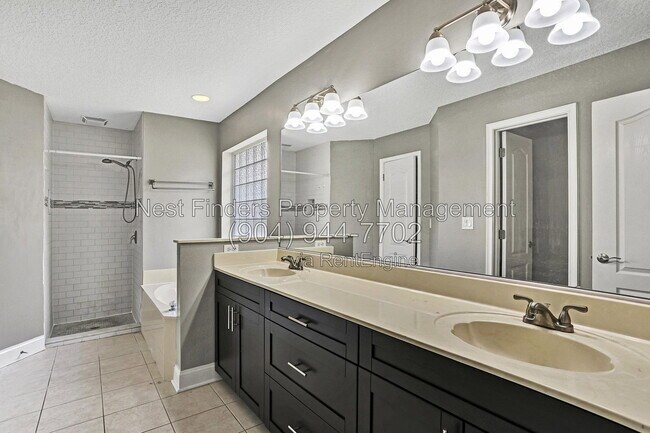 Building Photo - 1819 Branch Vine Dr W
