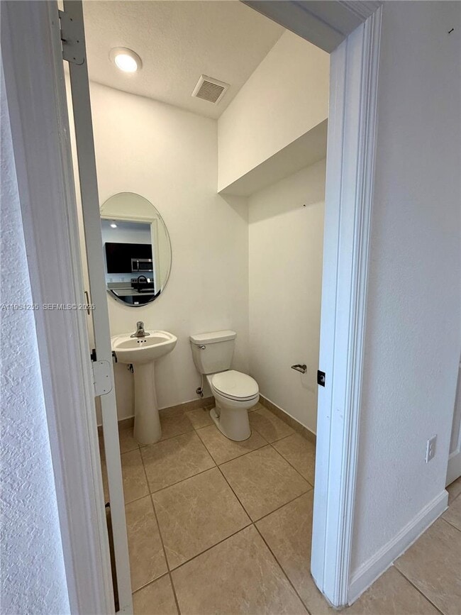 Building Photo - 405 NE 208th Terrace