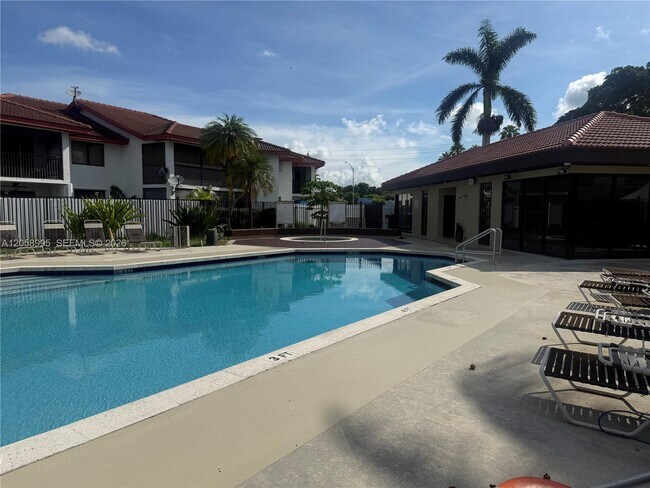 Building Photo - 9843 SW 138th Ave