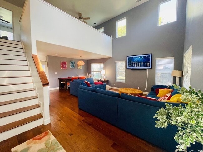 Building Photo - 5 Br 3.5 Ba with pool available soon