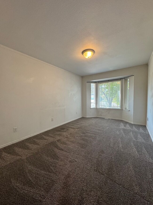 Building Photo - Spacious & Modern 3-Bedroom Home for Lease...