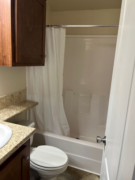 Building Photo - 2211 Ashberry Ave