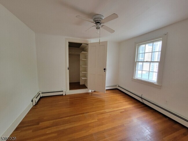 Building Photo - 504 3rd St