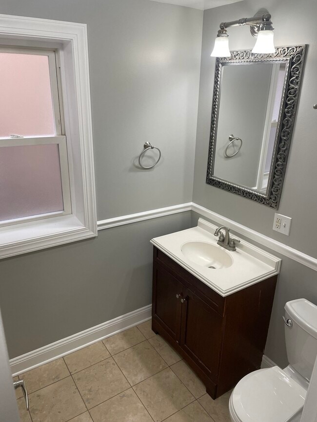 Building Photo - 6234 N Sacramento Ave