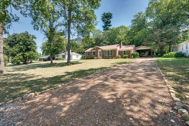 Building Photo - 5040 Stillwood Dr