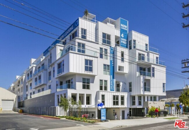 Building Photo - 4210 Del Rey Ave