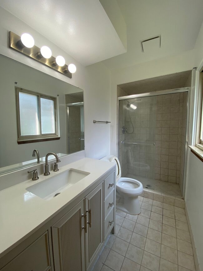 Building Photo - 23589 Hickory Grove Ln