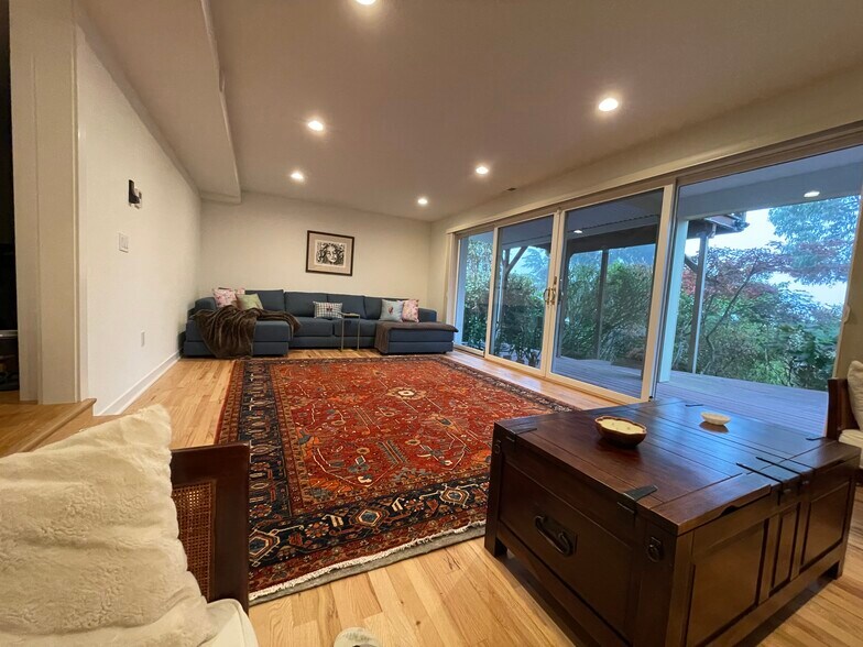 Living room - 2811 30th Ave W