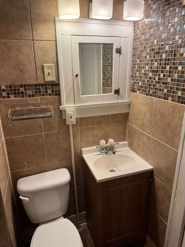 Building Photo - 4078 E 143rd St