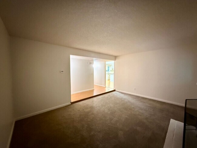 Building Photo - Conveniently located single story home!