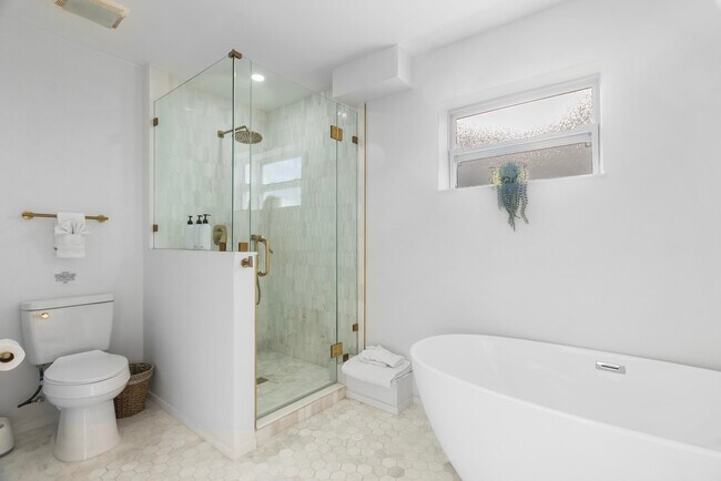 Building Photo - 240 Santa Lucia Dr