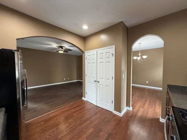 Building Photo - 2473 Capella Cir SW