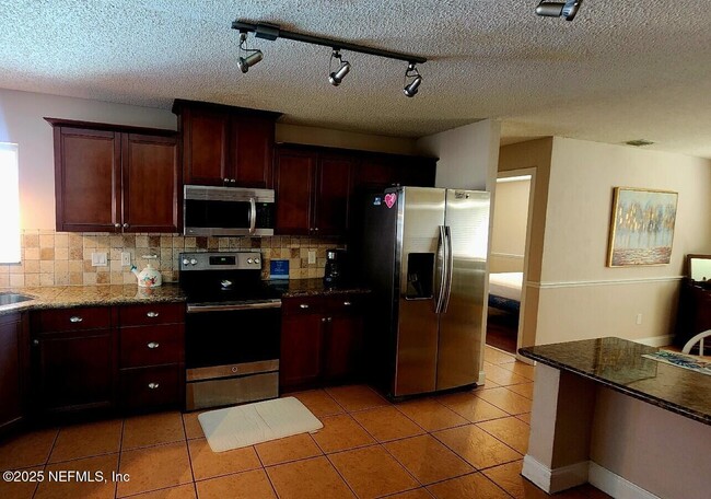 Building Photo - 10 Blackfoot Ct