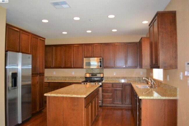 Building Photo - 1669 Marina Way